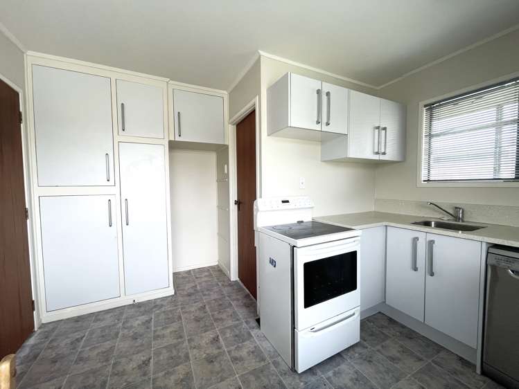 2/6 Papatahi Place Henderson_3