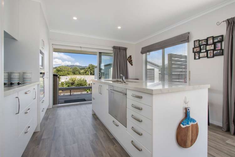 6 Sandleigh Drive Athenree_6