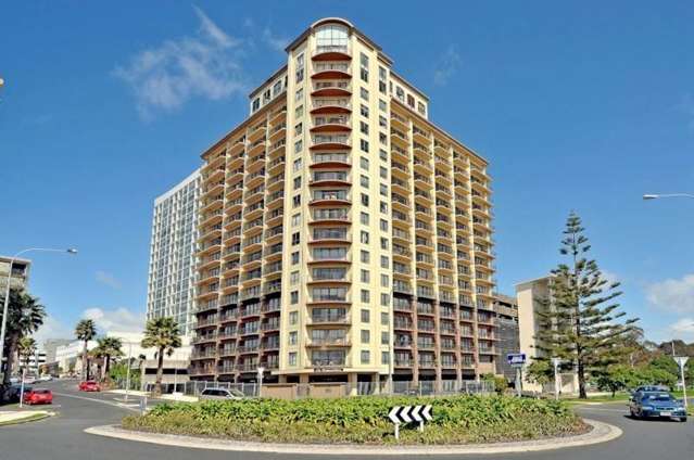 1 Bedroom Apartment with Secure Parking in Pri...