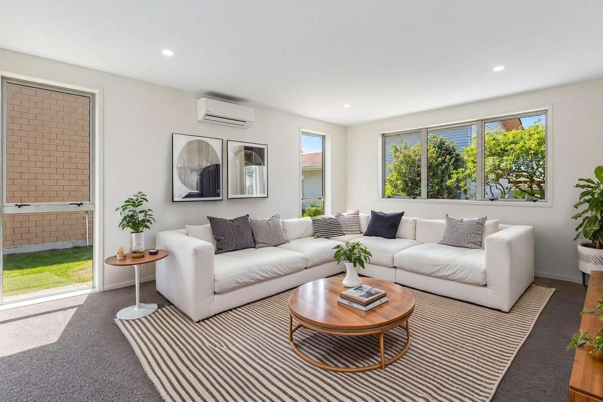 **Modern 4-Bedroom Family Home – Fully Fenced with Garage & Extra Parking** 2