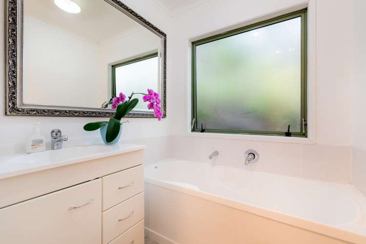 85 Laingholm Drive Laingholm_16