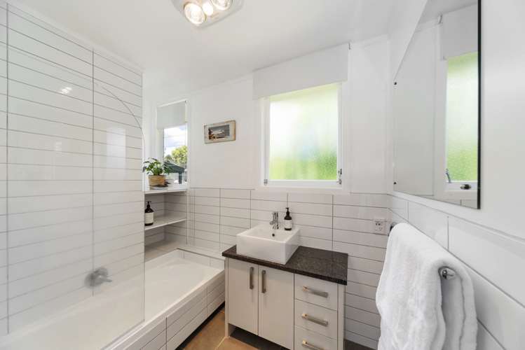 2/19 Kotare Street Hilltop_14