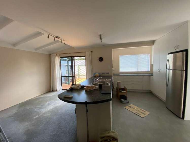 47 Puketea Street Blockhouse Bay_14