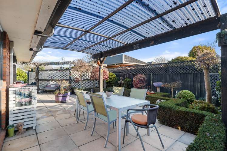 2/2 Fountainhead Lane Hillmorton_16