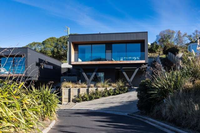 A Contemporary Coastal Sanctuary