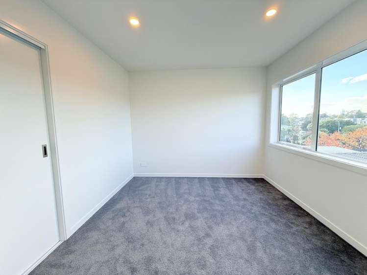 4b Towra Place Botany Downs_12