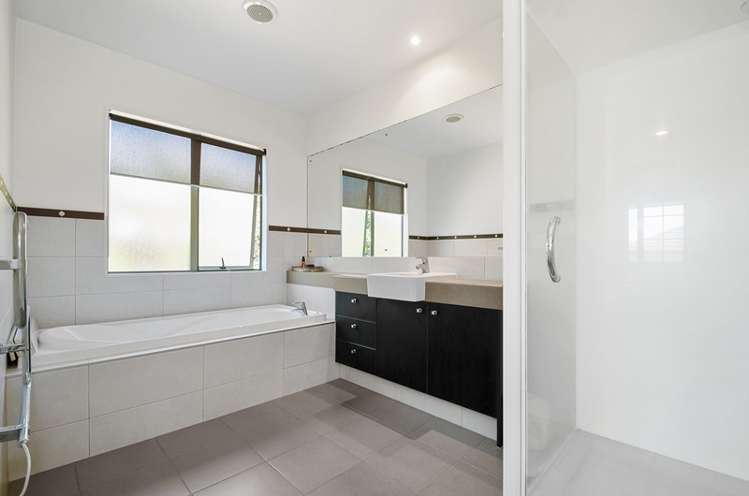 16 Amaretto Avenue Flat Bush_13
