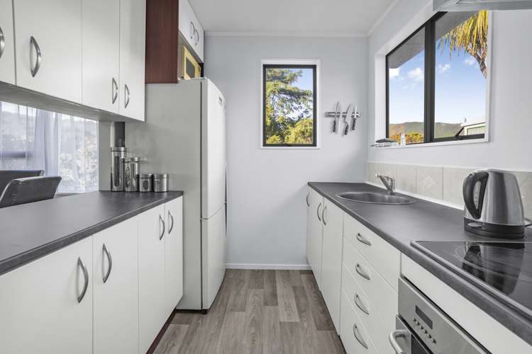 5 Ely Grove Wainuiomata_10