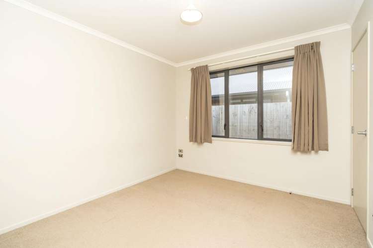 8/108 Old Farm Road 1074_5