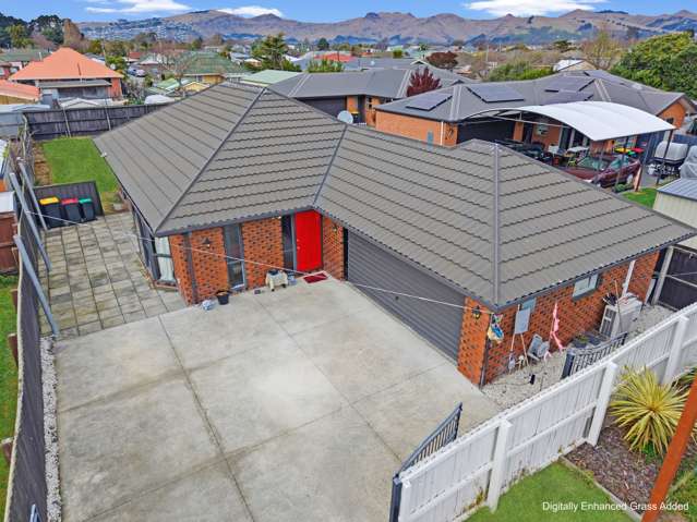 An affordable family home with BIG backyard.!