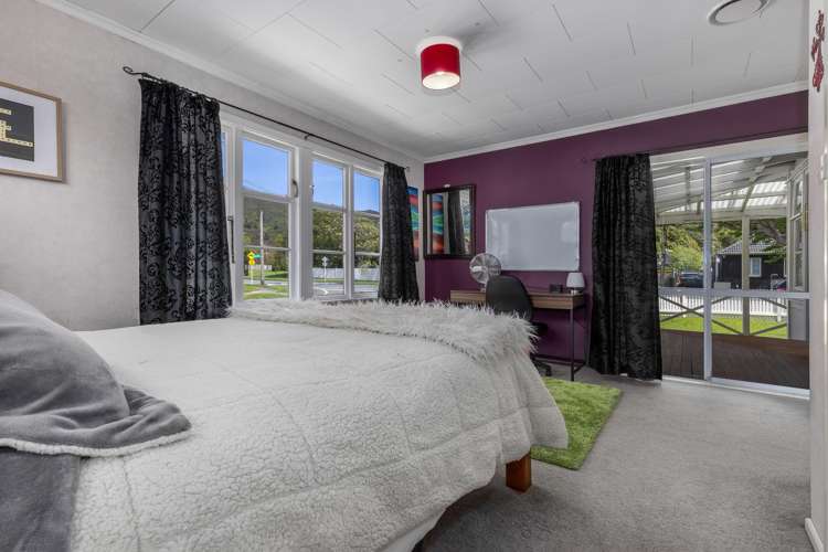 89 Waddington Drive Naenae_14
