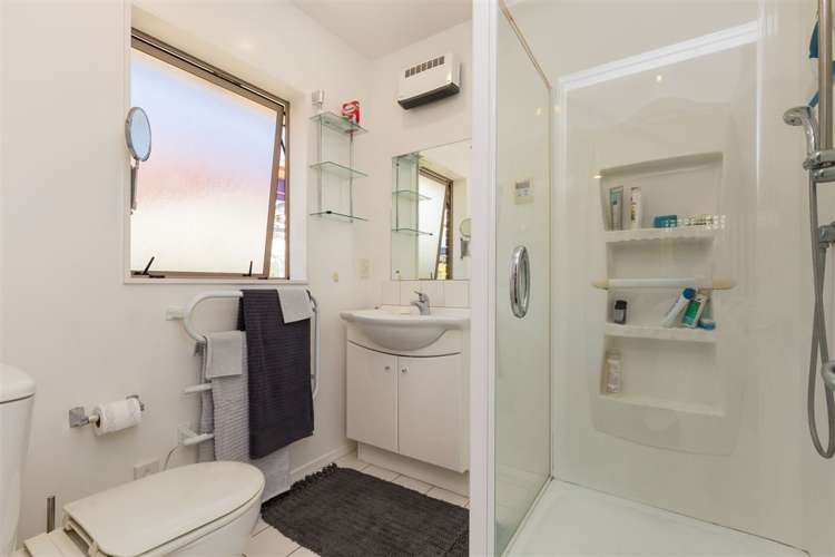 6 Silver Pine Avenue Woodridge_10