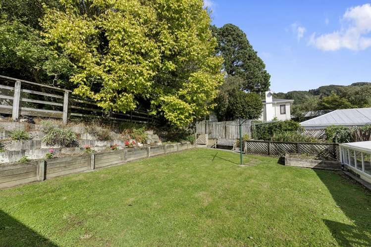 9 Holland Street Wainuiomata_12