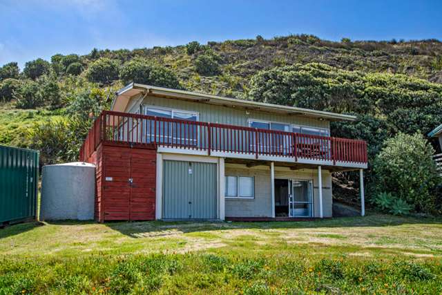 ‘Beach bargain’: 70s holiday home sells for $550,000 within days of hitting the market