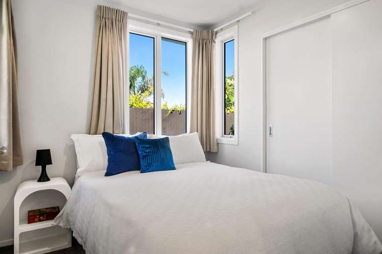 2/203 Marine Parade Mt Maunganui_16