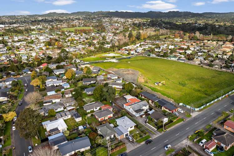 1/128 Bruce Mclaren Road Henderson_12