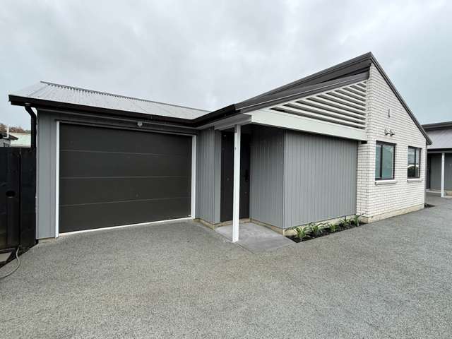 Modern, Light-Filled Living in Central Orewa