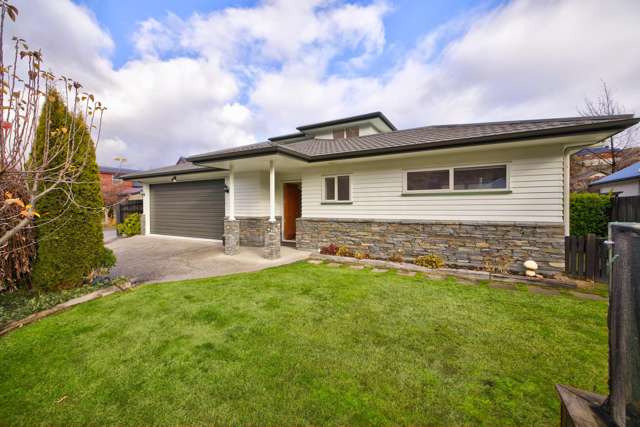 Serene Arrowtown modern living