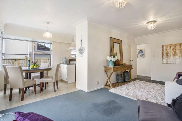 1/1 Hemsway Place Sunnyhills_2