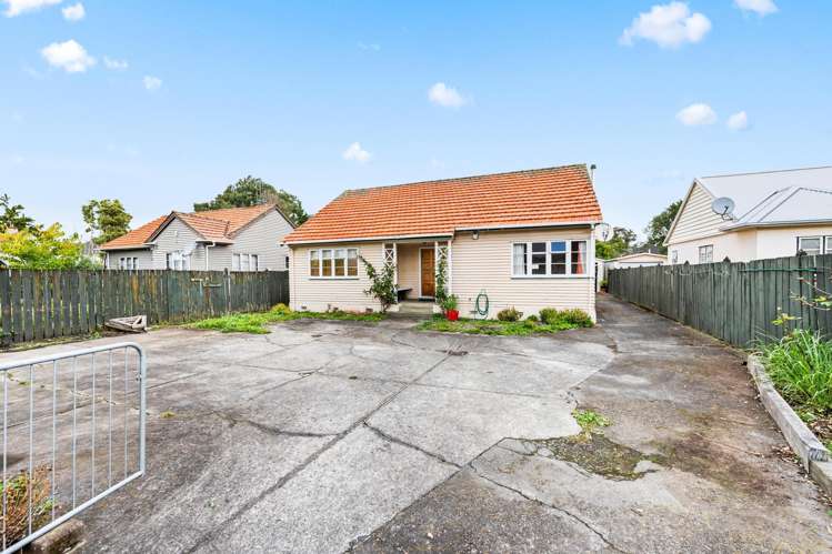 218 College Street West End_19