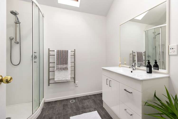 4/10 Colombo Street Newtown_10