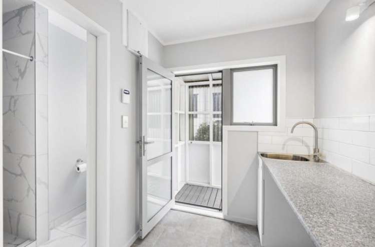 7 & 7A Litchfield Place Clarks Beach_10