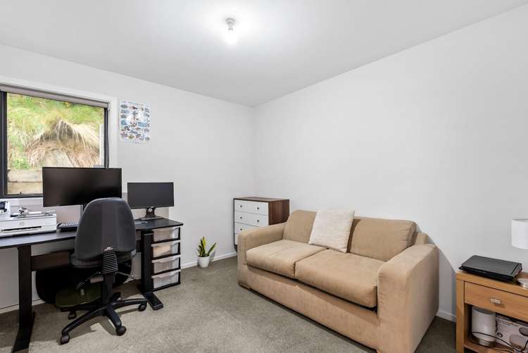 23 Red Beech Avenue Woodridge_9