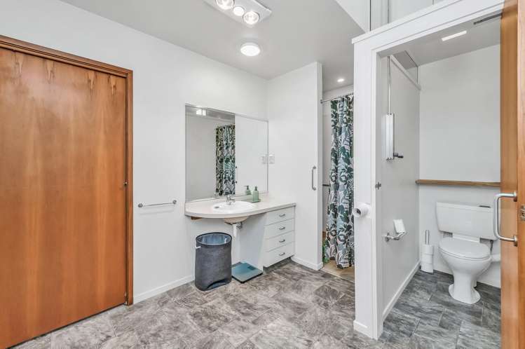 1/30 High Street Leeston_11