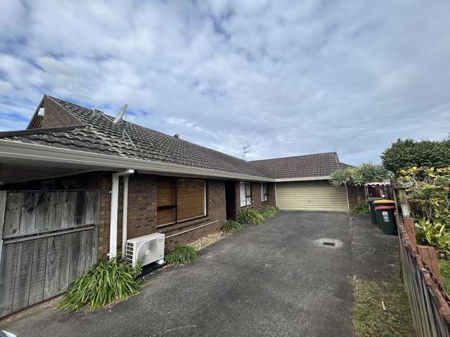 Four Bedrooms Family Home In Golflands