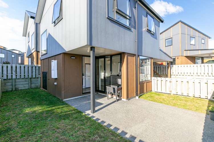 8 Astelia Way Woodridge_15