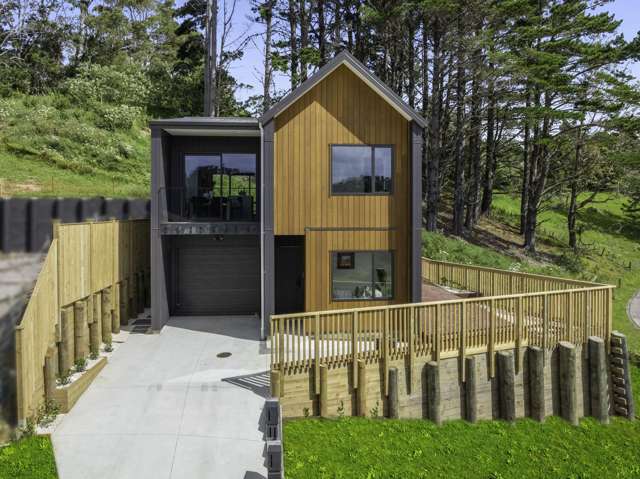 Fresh, Modern Living Surrounded by Green