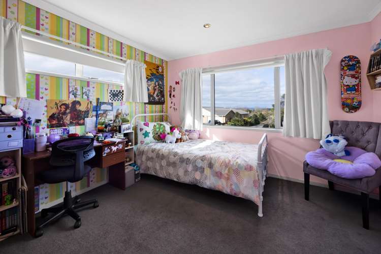 17 Elizabeth Grove Stratford_15