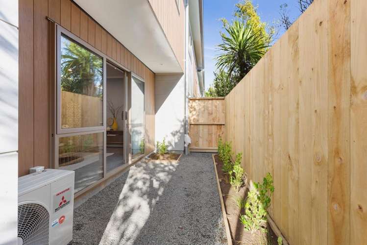 2/10 Gazeley Avenue Silverdale_8