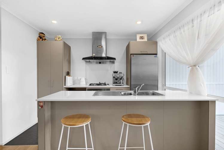 12 Panakenake Way Flat Bush_2