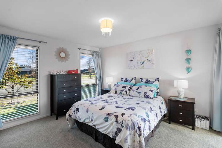 27 Faringdon Boulevard Rolleston_12