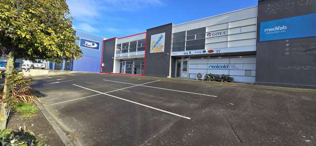 Industrial workshop/warehouse for lease