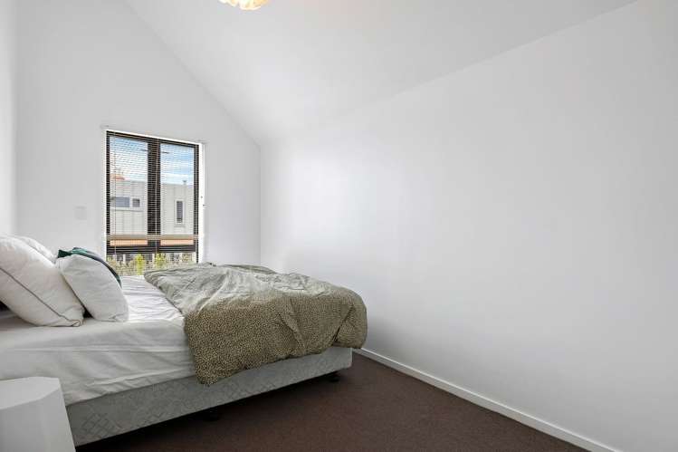 10/140 Office Road Merivale_9