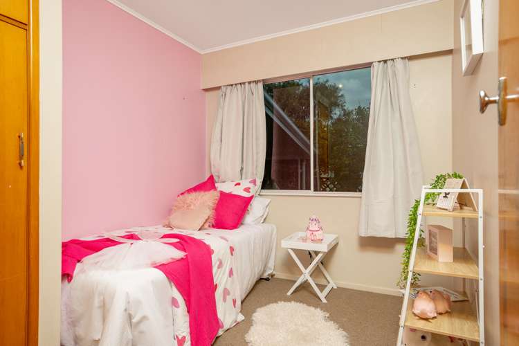 404 High Street South Carterton_14