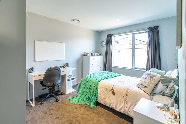 77 Intrepid Crescent Beachlands_15