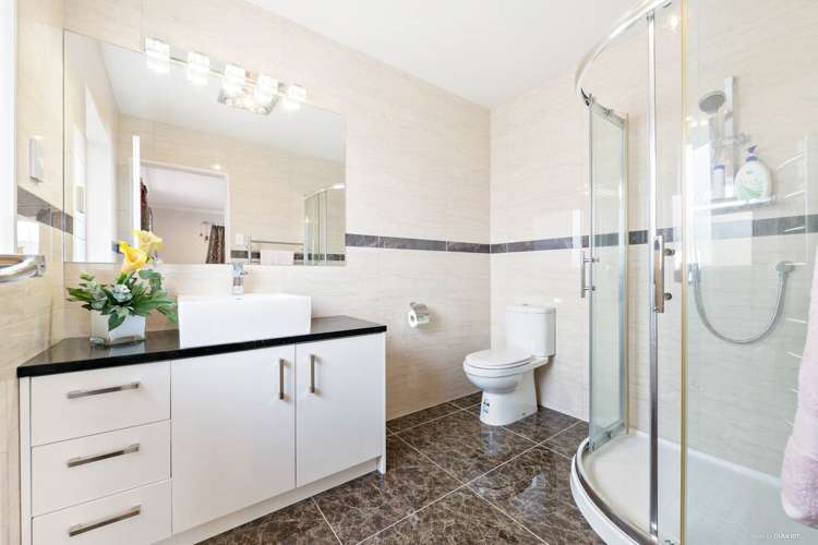 1 Sunshine Lane Flat Bush_14