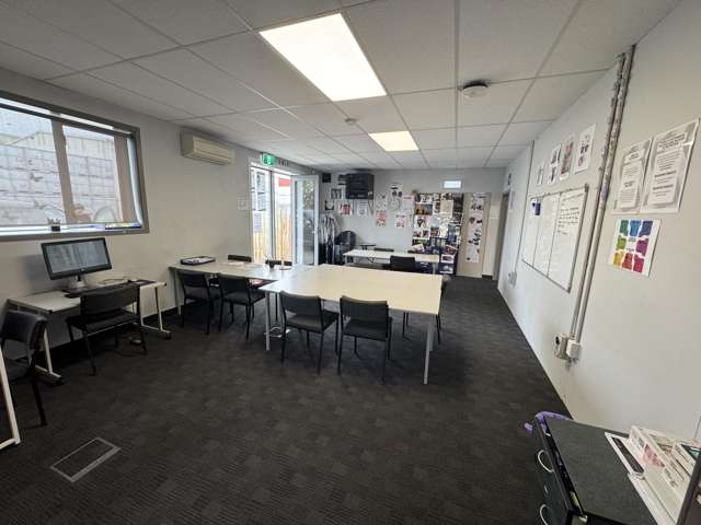 Office/405-407 King Street North Hastings_3