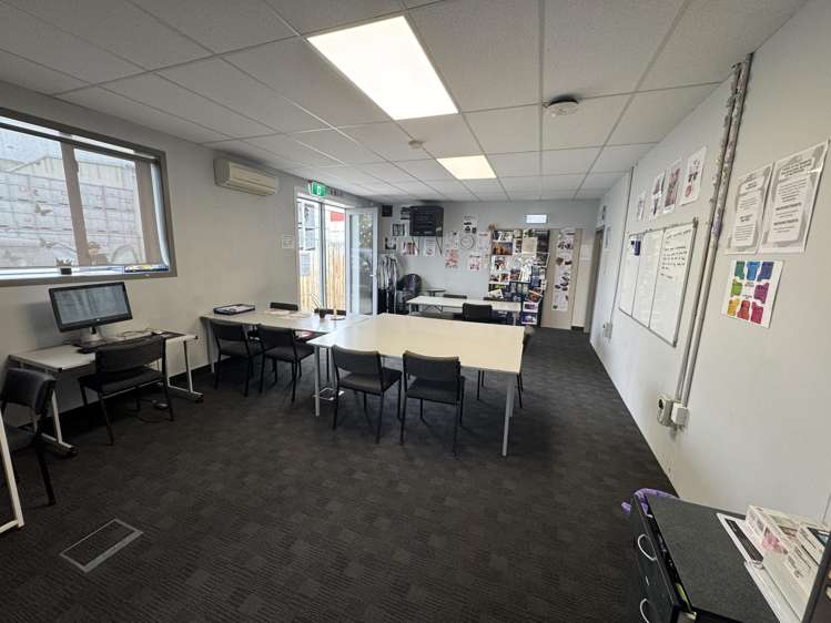 Office/405-407 King Street North Hastings_3