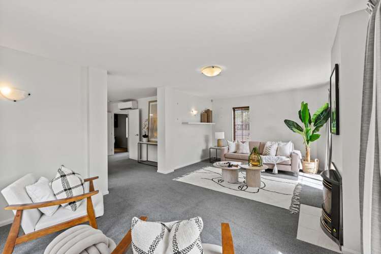 61 Travis Country Drive Burwood_12