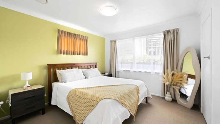 27 Manapouri Place Glenview_10