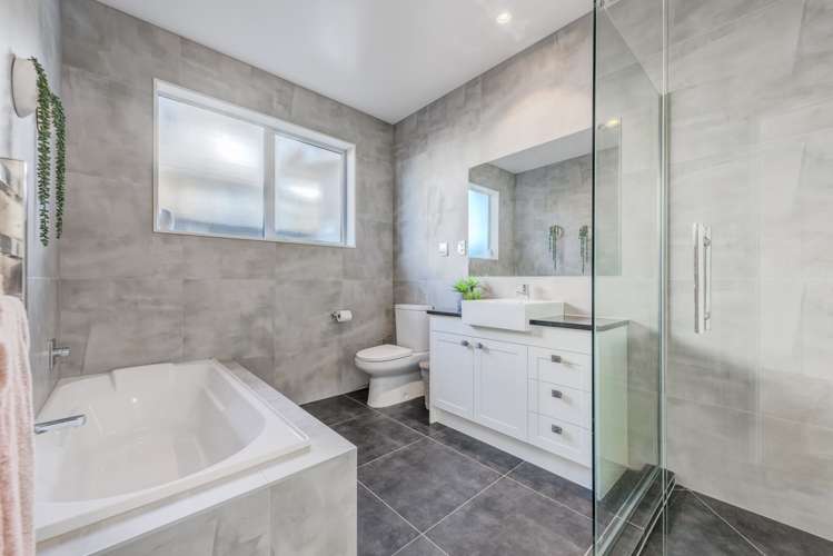 5 Defender Crescent Beachlands_14