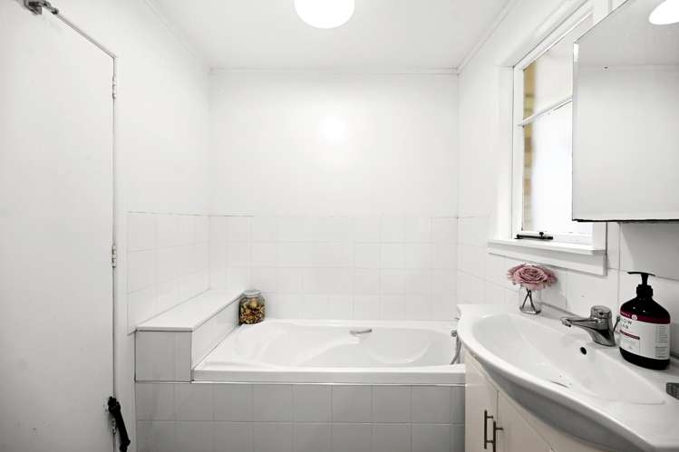 27 Greta Street Glenview_10