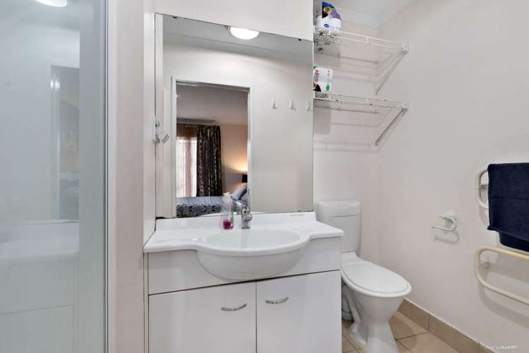 1 Watersfield Place Flat Bush_19