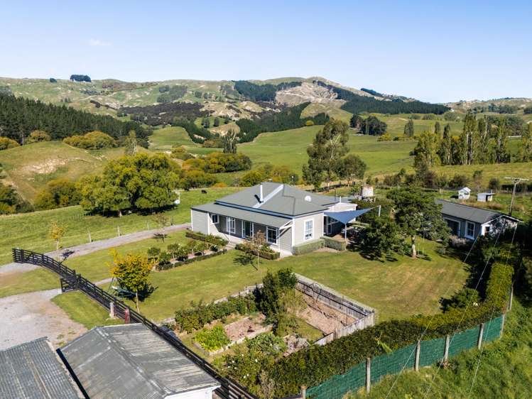 2033 Kahuranaki Road Kahuranaki_2