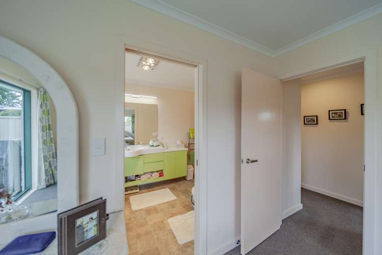 7 Gregory Grove Clive_16