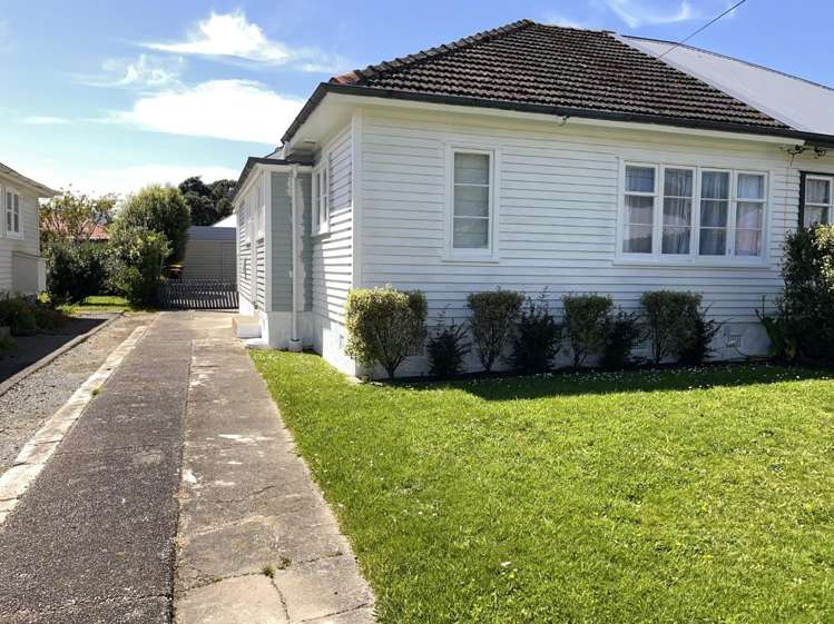  17 Hall Crescent Epuni_14